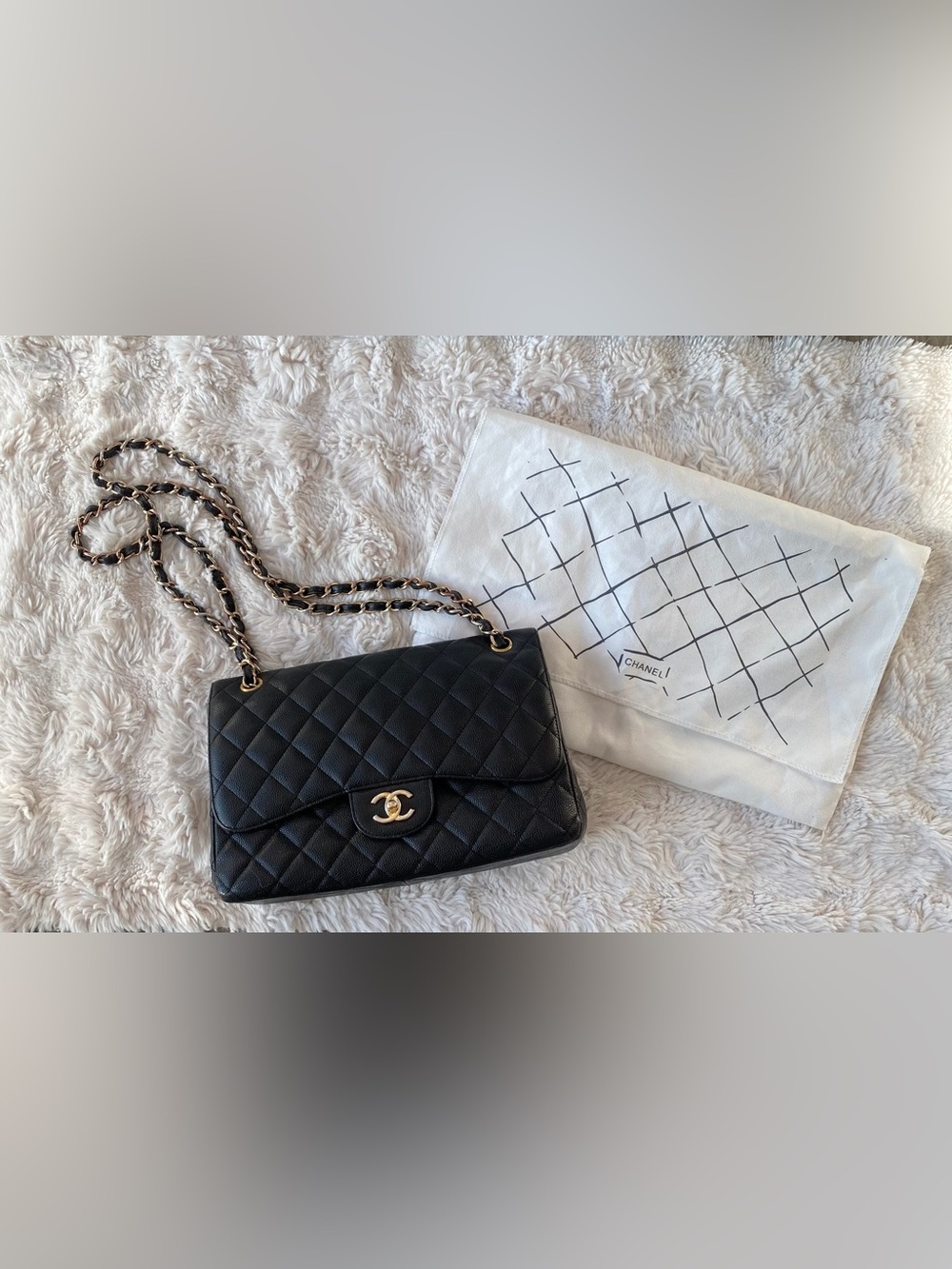 CHANEL Black Quilted Leather Shoulder Bag with Gold Chain